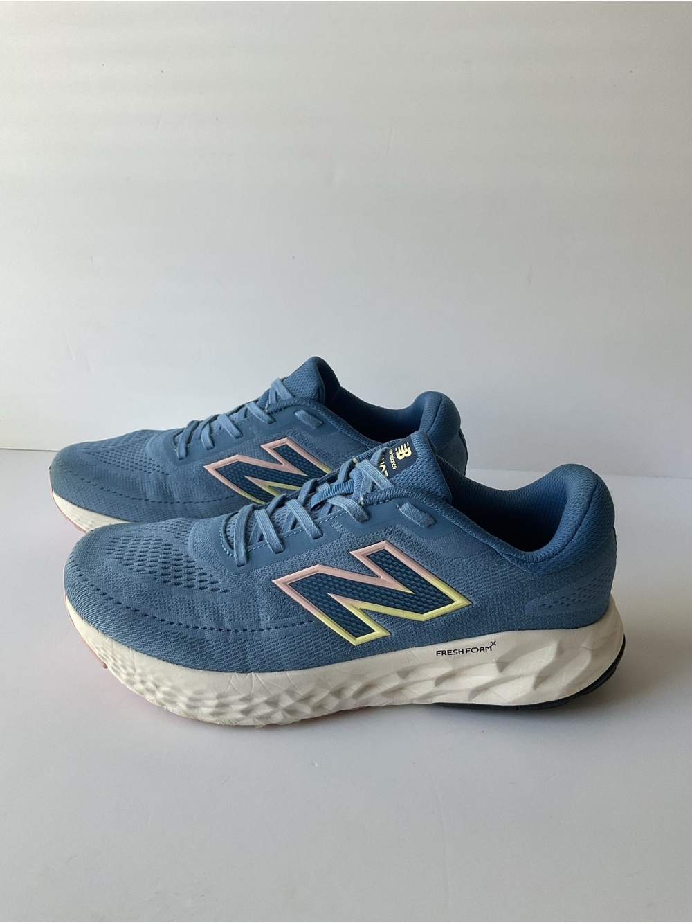 New Balance Fresh Foam X EVOZ v4 Women’s 9.5 Blue Pink Running Shoes - Picture 2 of 11